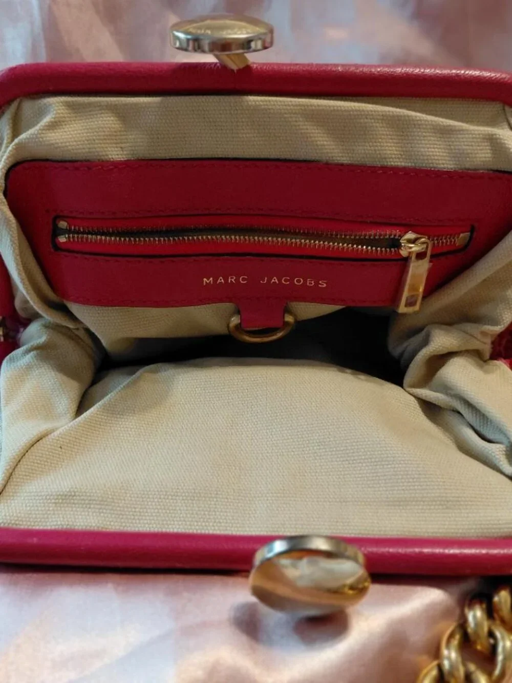 Marc Jacobs features quilted